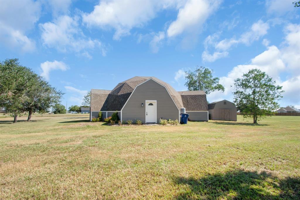 907 Longhorn Trail, Angleton, Texas image 3