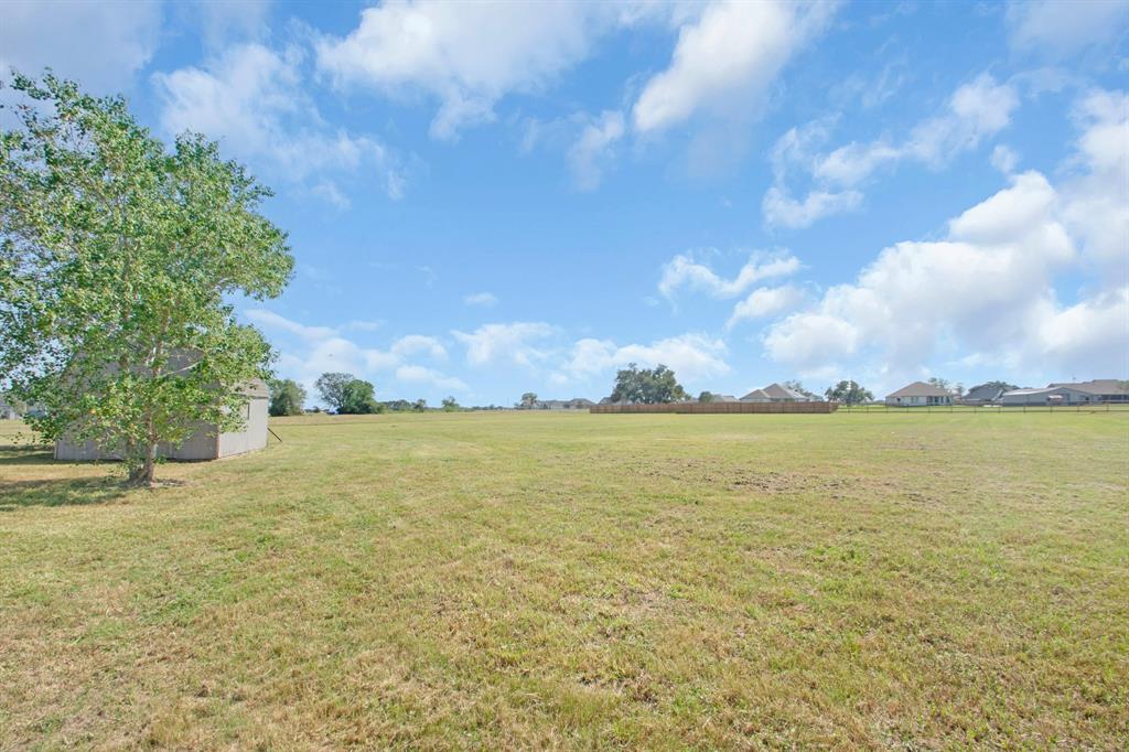 907 Longhorn Trail, Angleton, Texas image 5