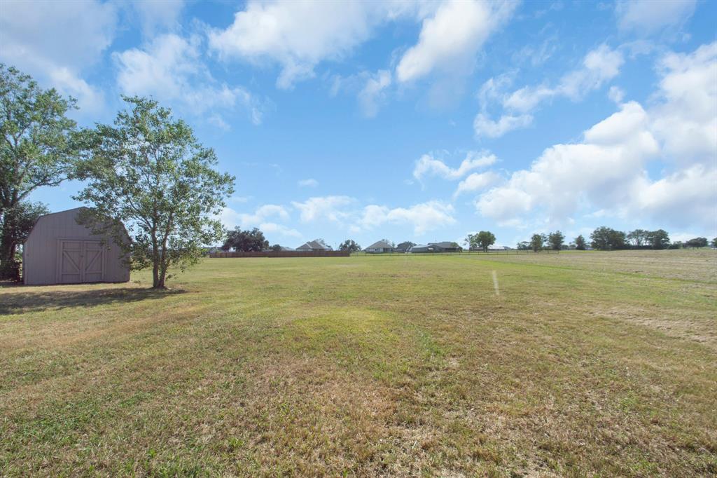 907 Longhorn Trail, Angleton, Texas image 4