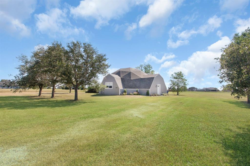 907 Longhorn Trail, Angleton, Texas image 1