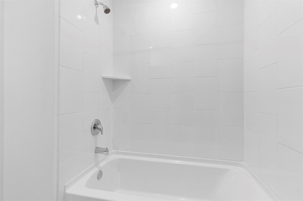 409 Amy Street, Angleton, Texas image 15
