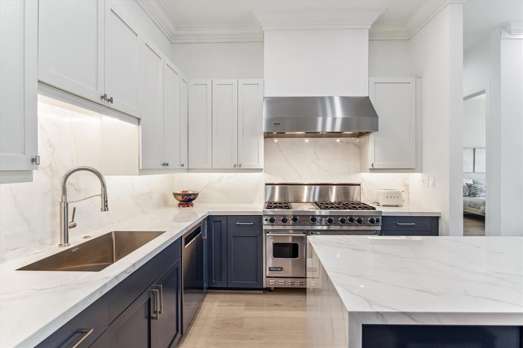 3388 Sage Road #2001, Houston, Texas image 14