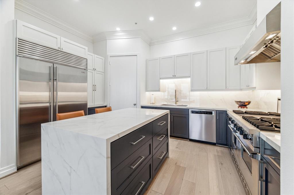 3388 Sage Road #2001, Houston, Texas image 13
