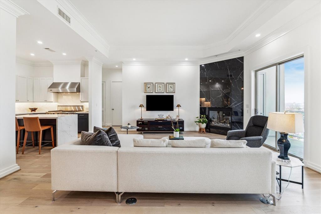 3388 Sage Road #2001, Houston, Texas image 1