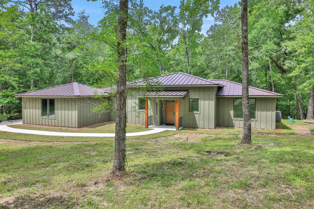 777 S Cape Royale Drive, Coldspring, Texas image 2