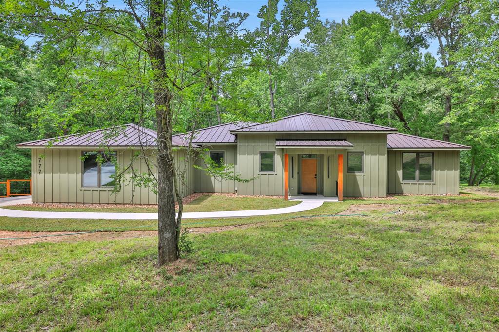 777 S Cape Royale Drive, Coldspring, Texas image 1