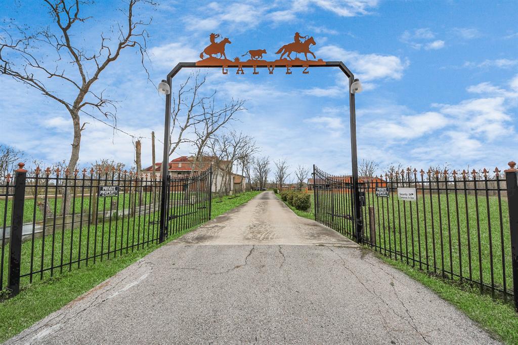 9731 Hadden Road, Baytown, Texas image 3