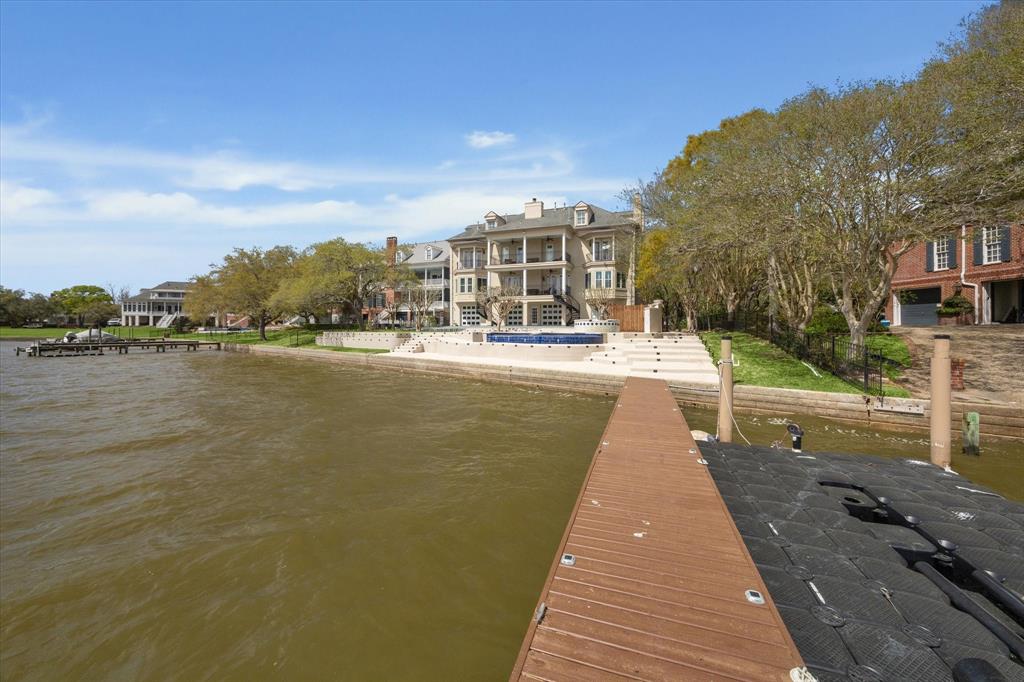 1406 Spring Cress Lane, Seabrook, Texas image 45