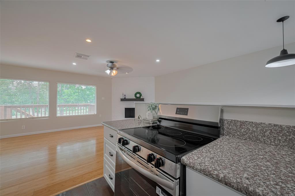 34 Lyrebird Drive, The Woodlands, Texas image 12