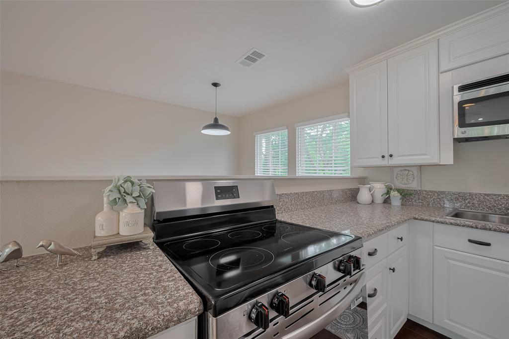 34 Lyrebird Drive, The Woodlands, Texas image 14