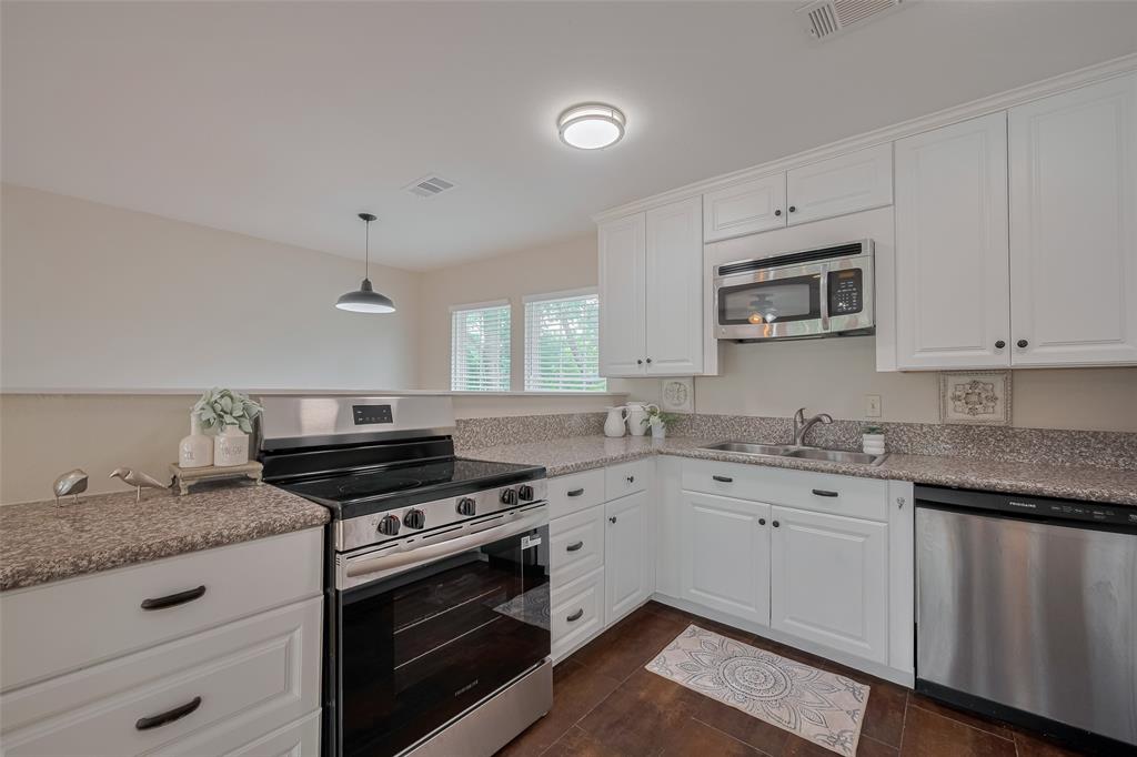 34 Lyrebird Drive, The Woodlands, Texas image 11