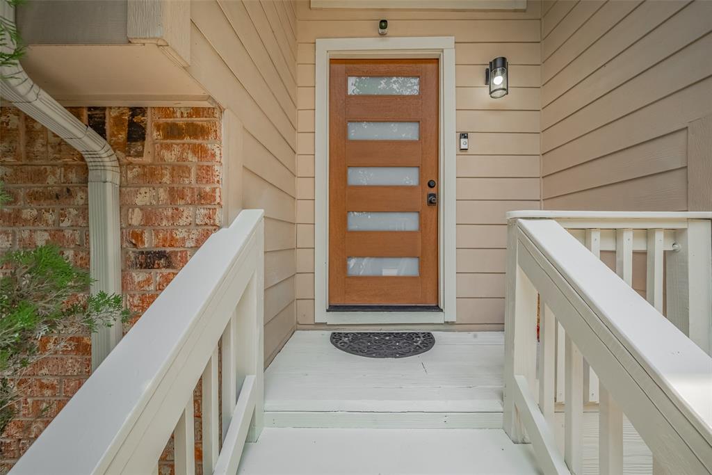 34 Lyrebird Drive, The Woodlands, Texas image 1