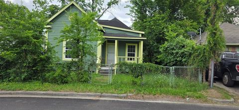 Photo of 1426 E 36th Street, Houston, TX 77022 (MLS # 23710107)