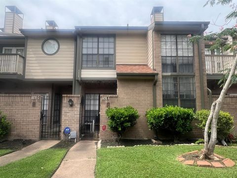 Photo of 736 Country Place Drive #E, Houston, TX 77079 (MLS # 71305152)