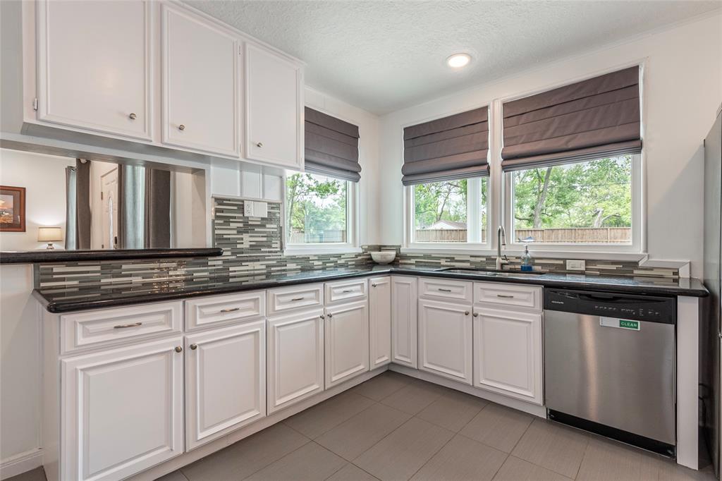 4111 Bayshore Drive, Bacliff, Texas image 32