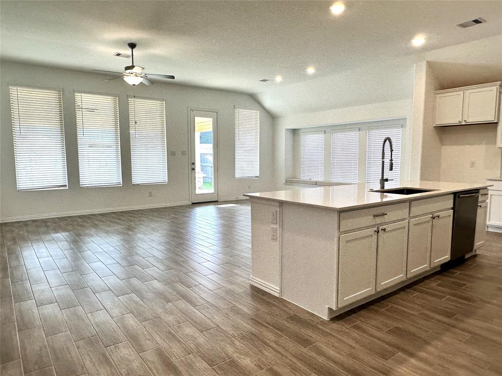 14211 Walworth Creek Court, Rosharon, Texas image 3