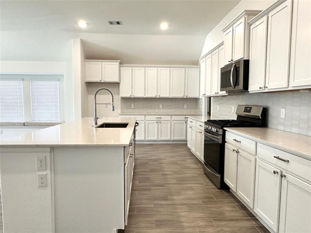 14211 Walworth Creek Court, Rosharon, Texas image 4