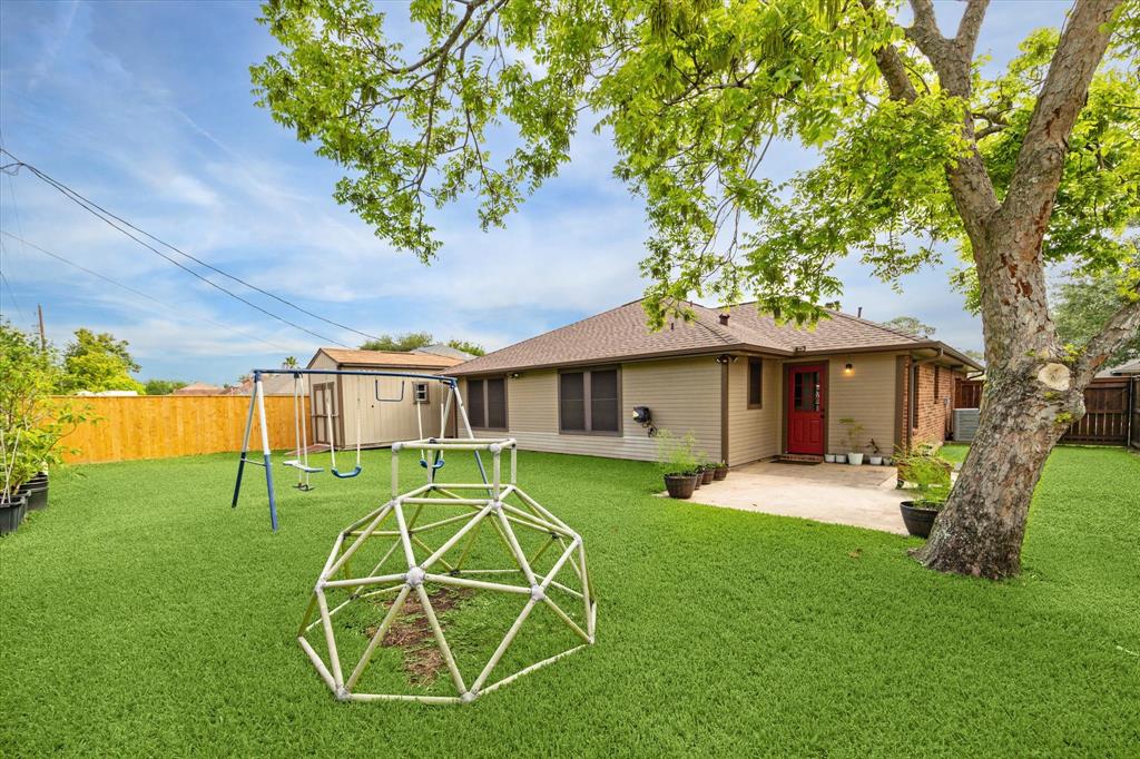 1159 Carey Drive, Angleton, Texas image 16