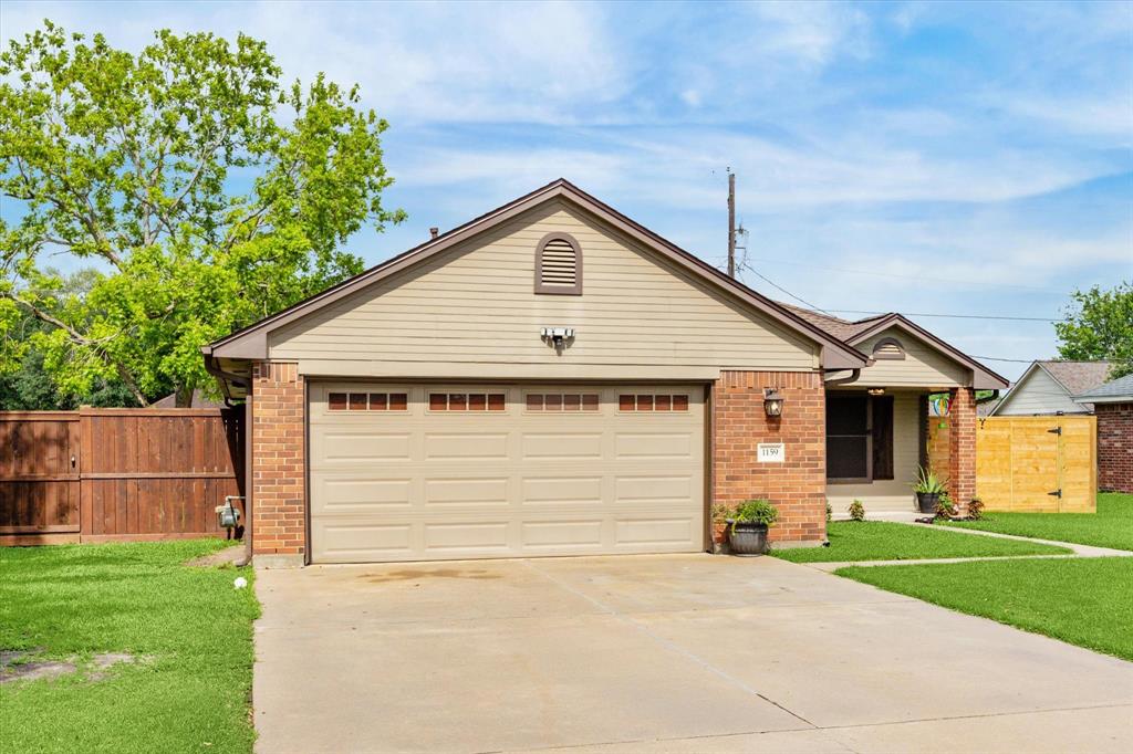 1159 Carey Drive, Angleton, Texas image 2