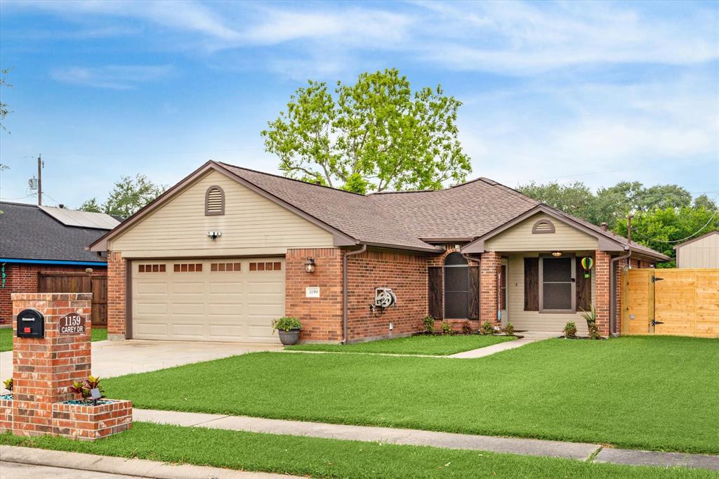 1159 Carey Drive, Angleton, Texas image 3