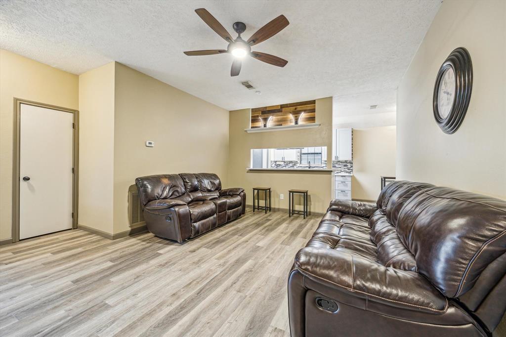 1159 Carey Drive, Angleton, Texas image 5