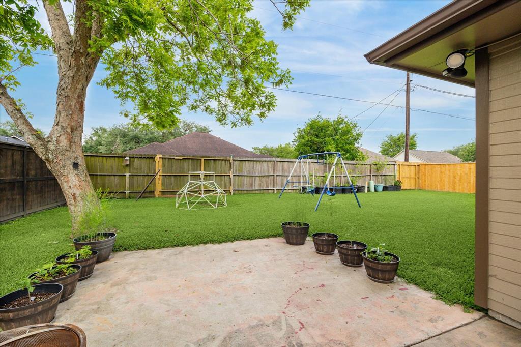 1159 Carey Drive, Angleton, Texas image 15