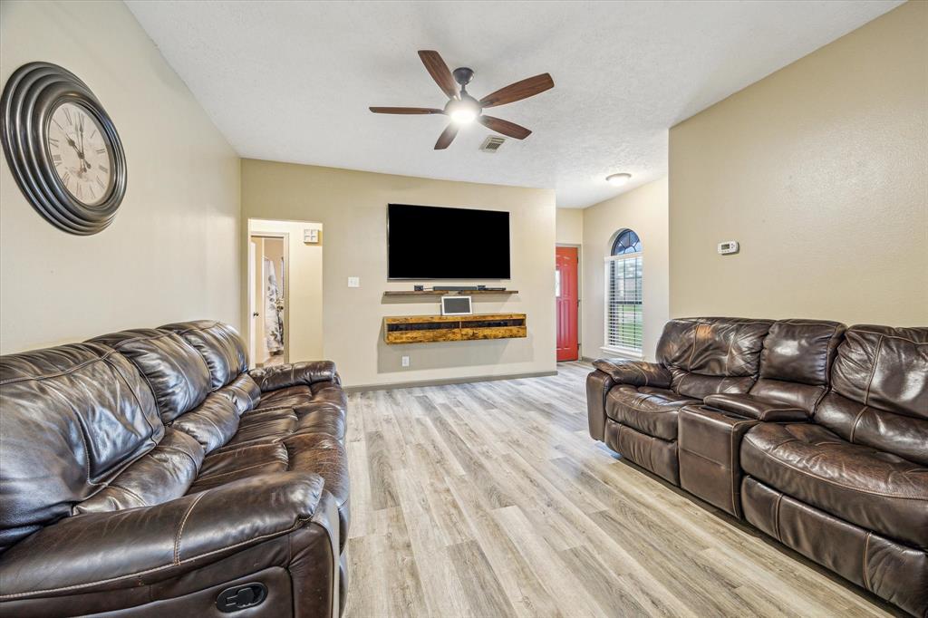 1159 Carey Drive, Angleton, Texas image 4
