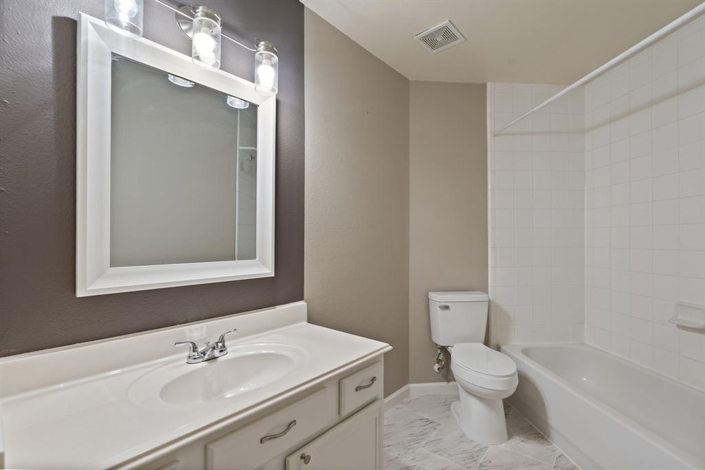 8518 Shallowlake Court, Houston, Texas image 24
