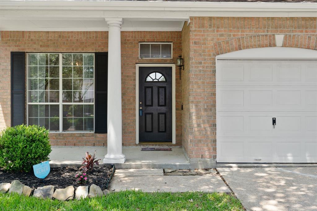 8518 Shallowlake Court, Houston, Texas image 3