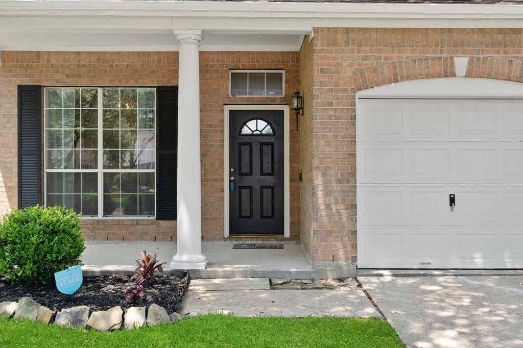 8518 Shallowlake Court, Houston, Texas image 4