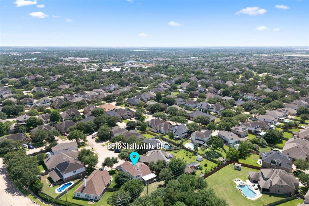 8518 Shallowlake Court, Houston, Texas image 38