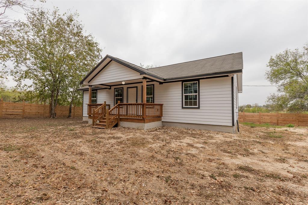 1123 Ainsworth Street, Gonzales, Texas image 2