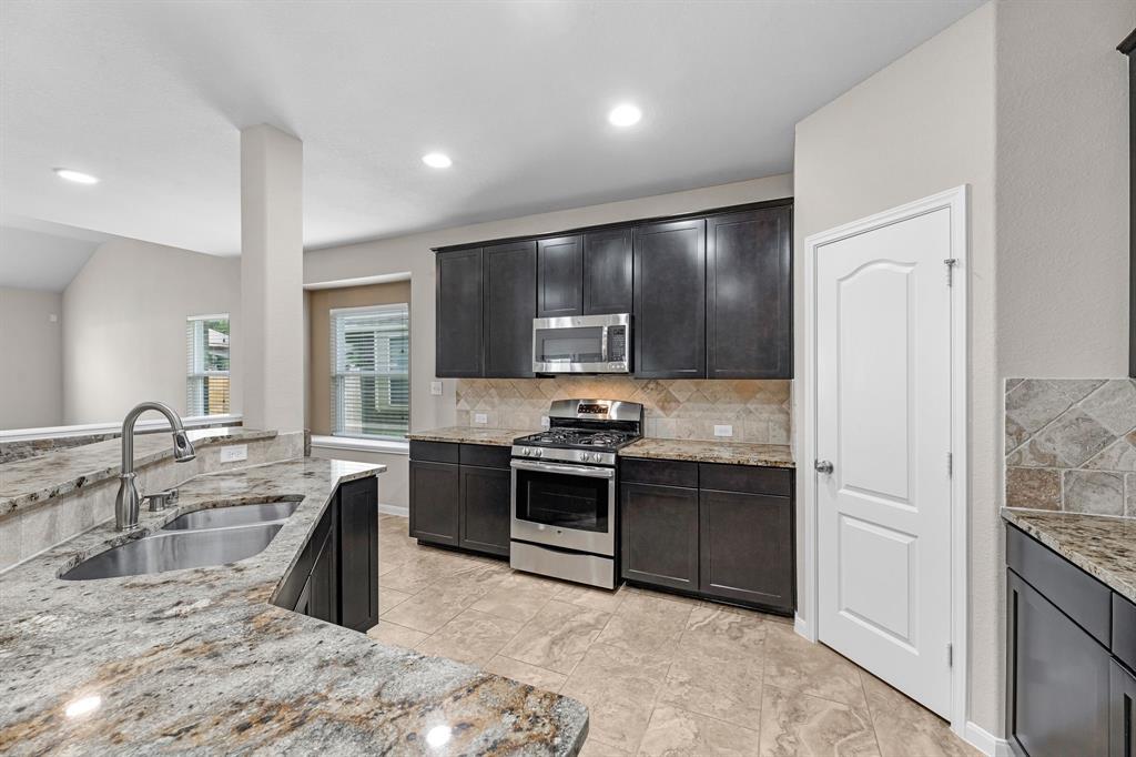 9974 Stone Creek Lane, Brookshire, Texas image 12