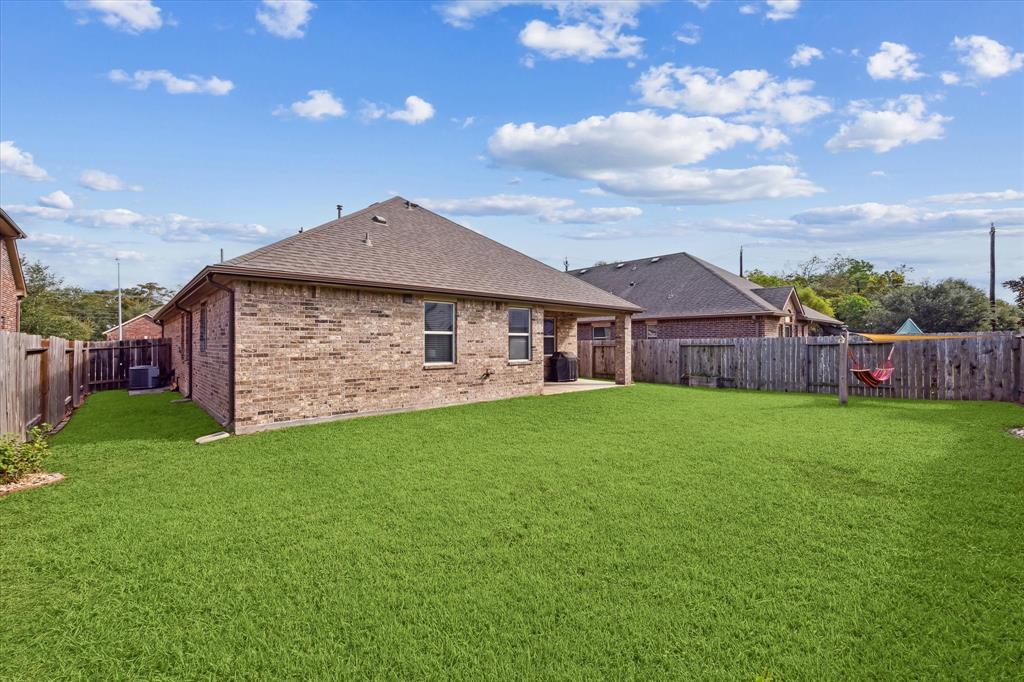 2722 Kaman Lane, Pearland, Texas image 31