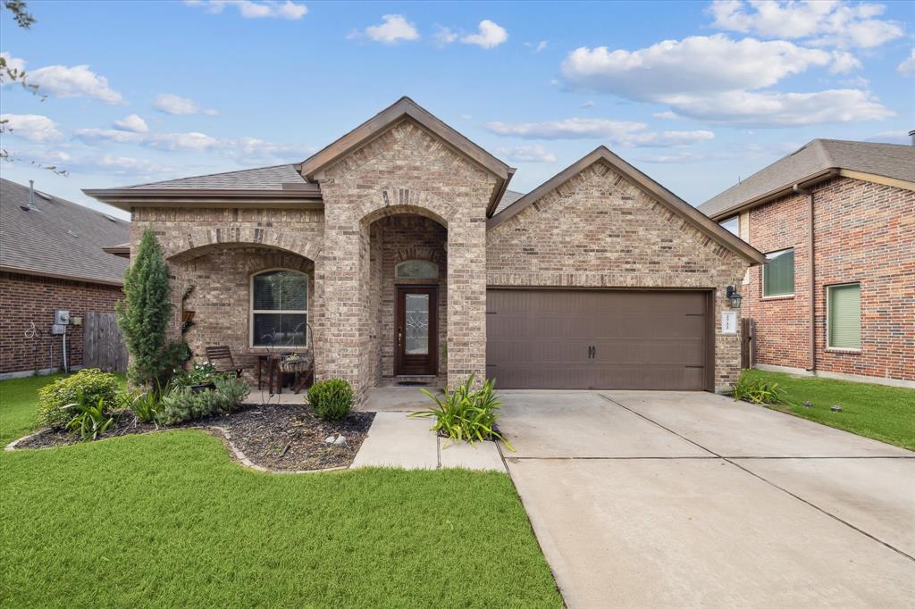 2722 Kaman Lane, Pearland, Texas image 1