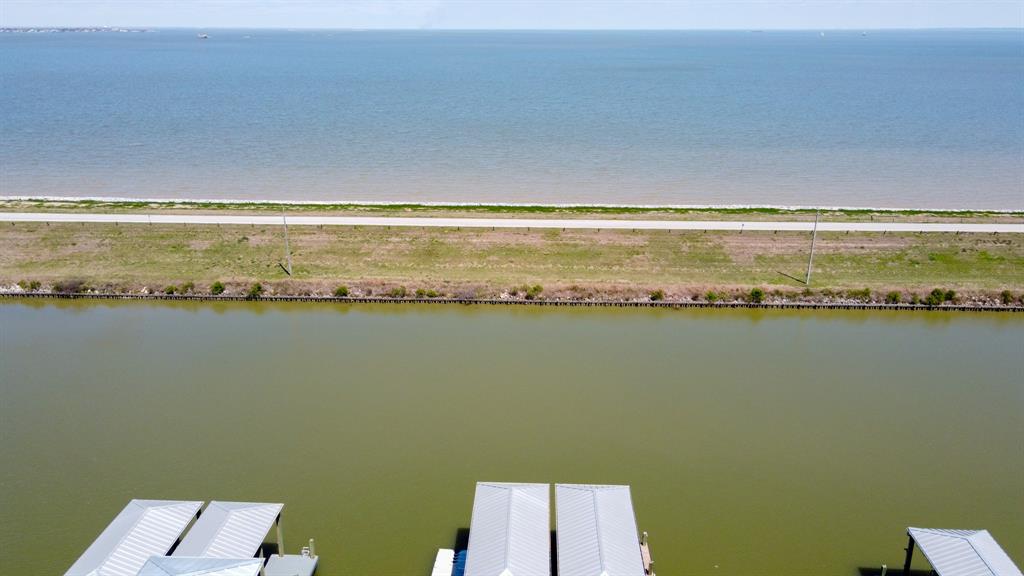 1309 Highborne Cay Court, Texas City, Texas image 9