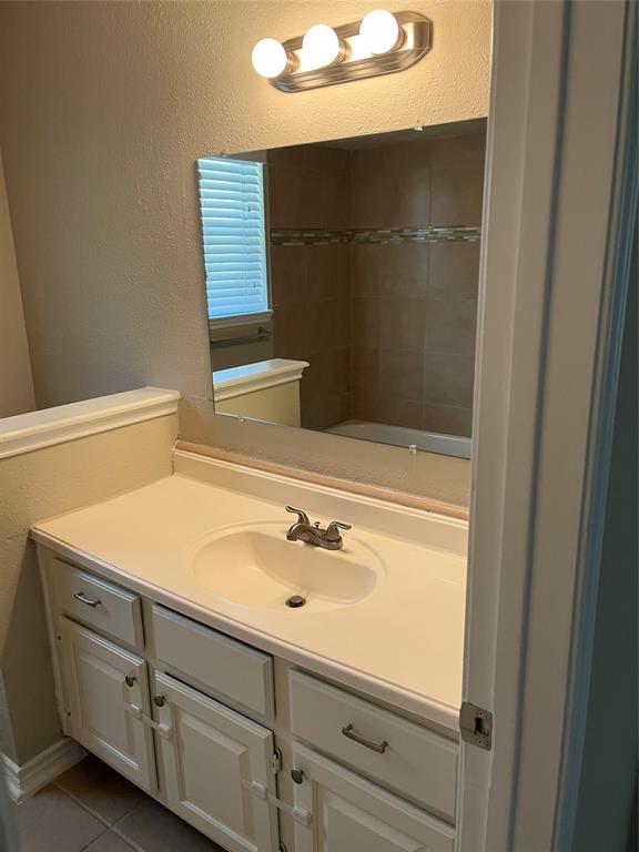 2115 Pincher Creek Drive, Spring, Texas image 12