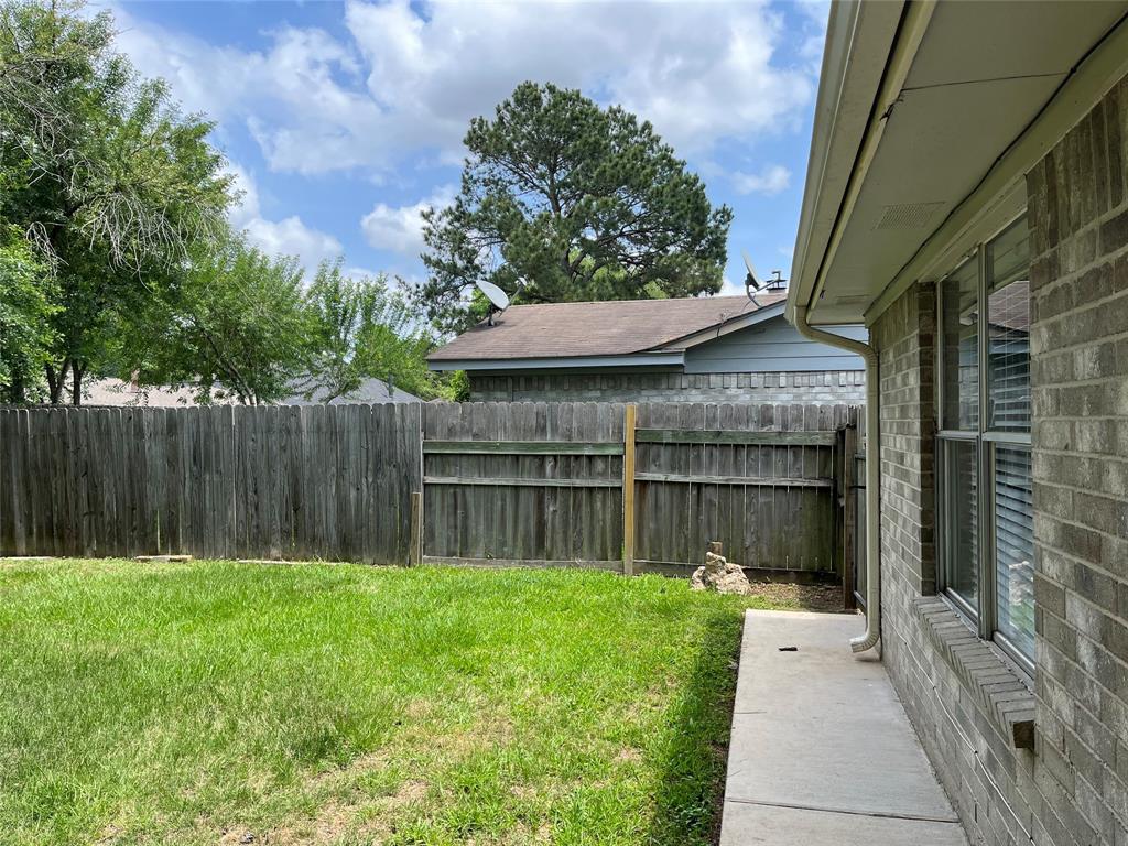 2115 Pincher Creek Drive, Spring, Texas image 14
