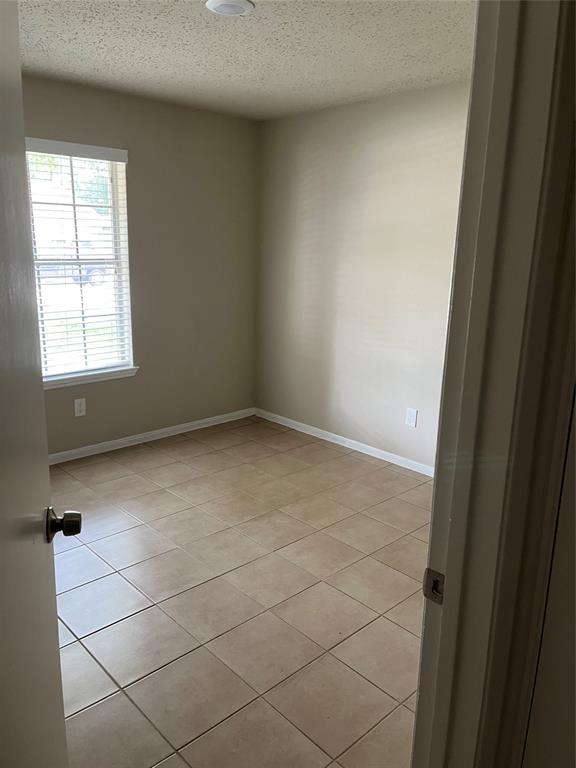 2115 Pincher Creek Drive, Spring, Texas image 11