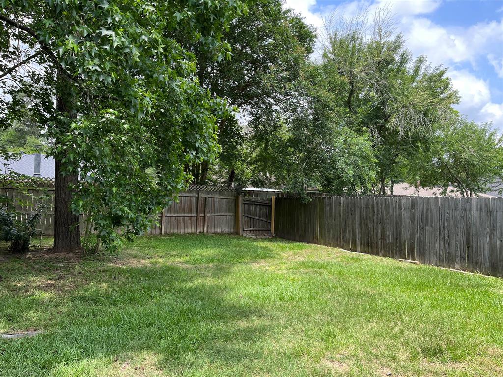 2115 Pincher Creek Drive, Spring, Texas image 13