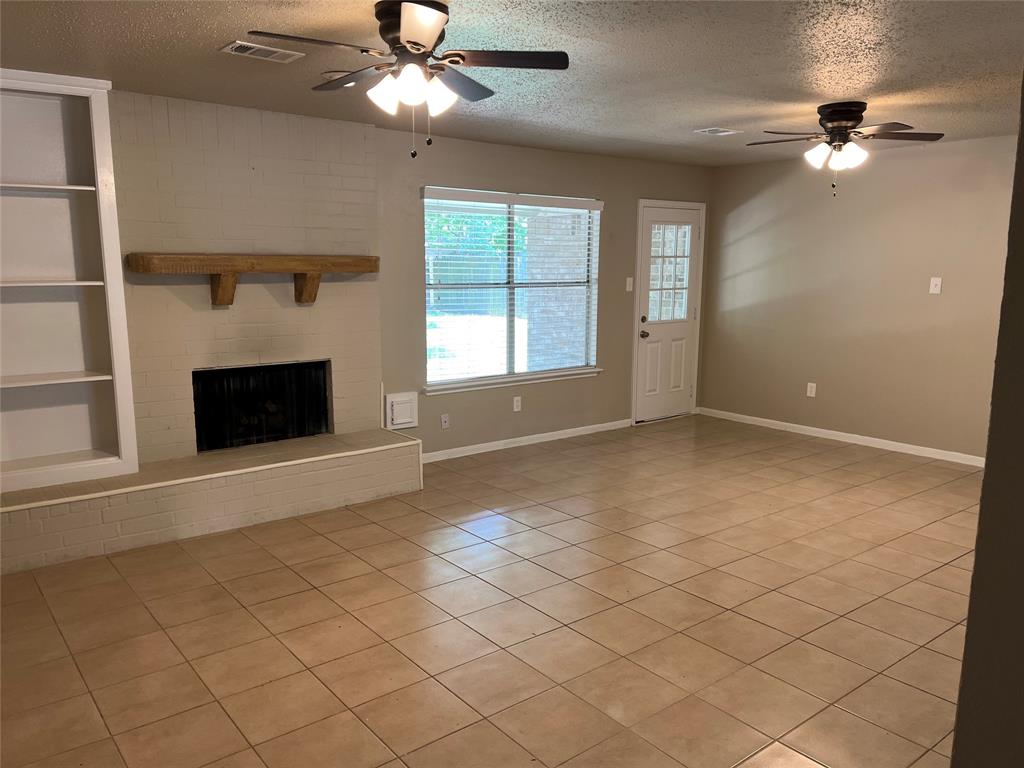 2115 Pincher Creek Drive, Spring, Texas image 2