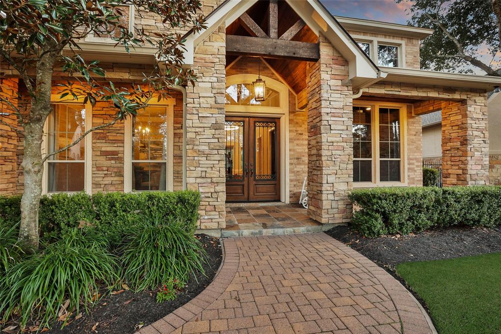 14 Player Pines Court, The Woodlands, Texas image 5