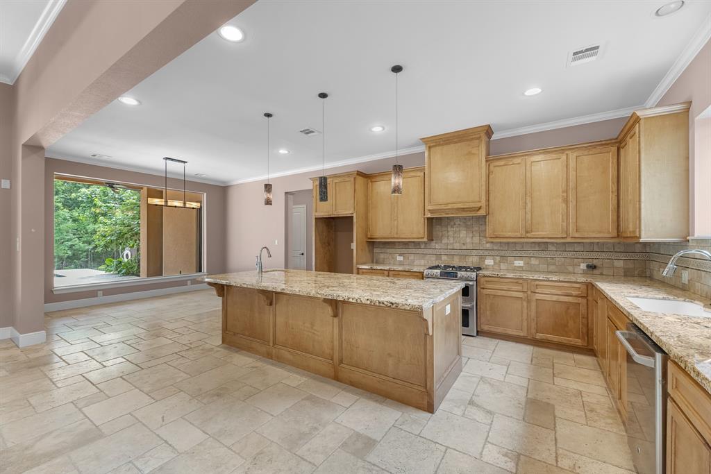 2263 Stableridge Drive, Conroe, Texas image 14