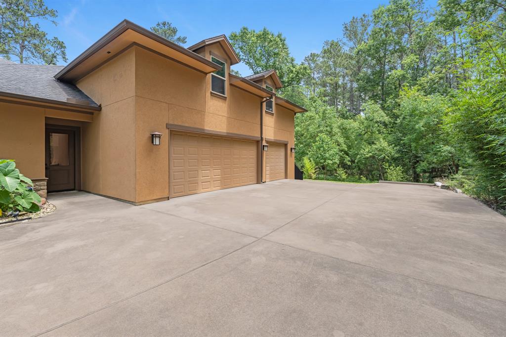 2263 Stableridge Drive, Conroe, Texas image 2