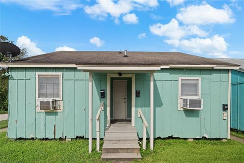 Photo of 311 9th Street N #B, Texas City, TX 77590 (MLS # 74195436)