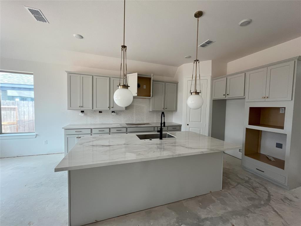 30043 Gold Finch Place, Fulshear, Texas image 5