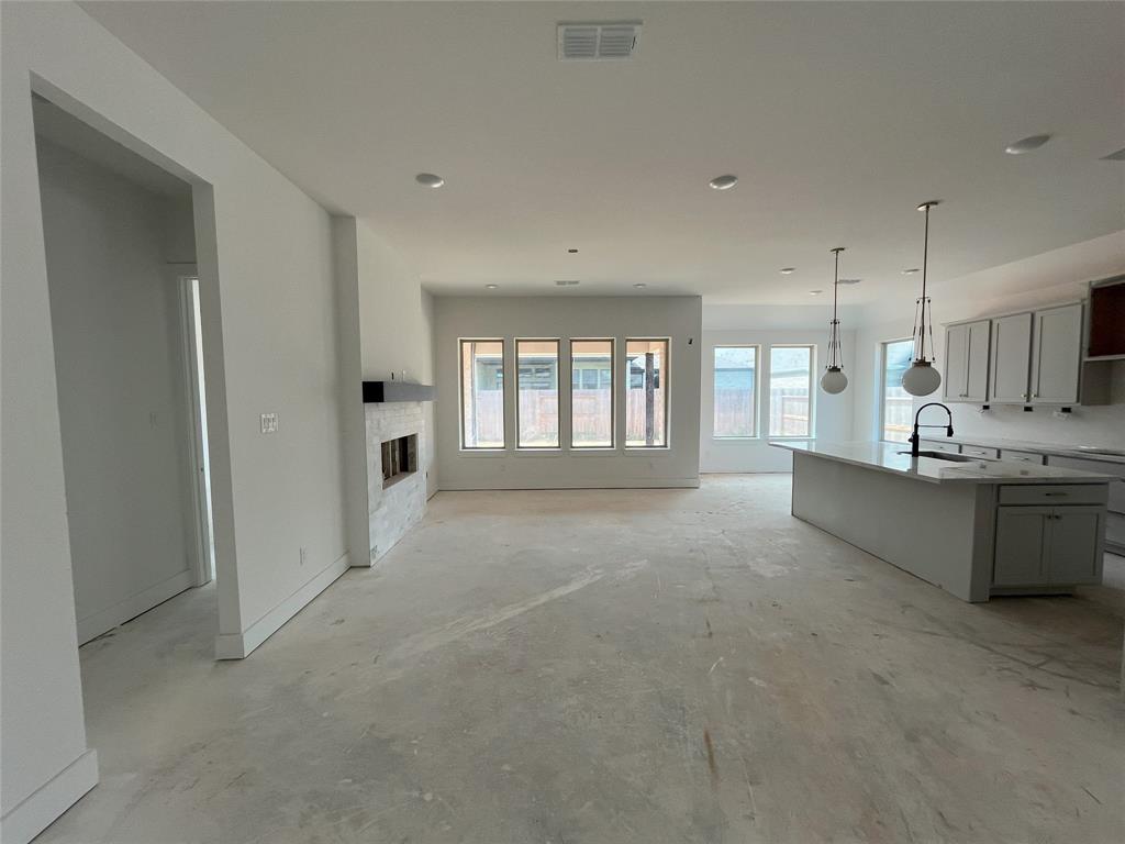 30043 Gold Finch Place, Fulshear, Texas image 4