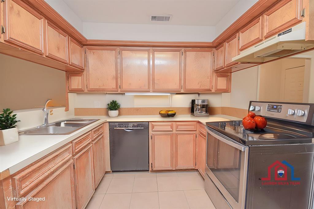 3 Lazybrook Street, Angleton, Texas image 5