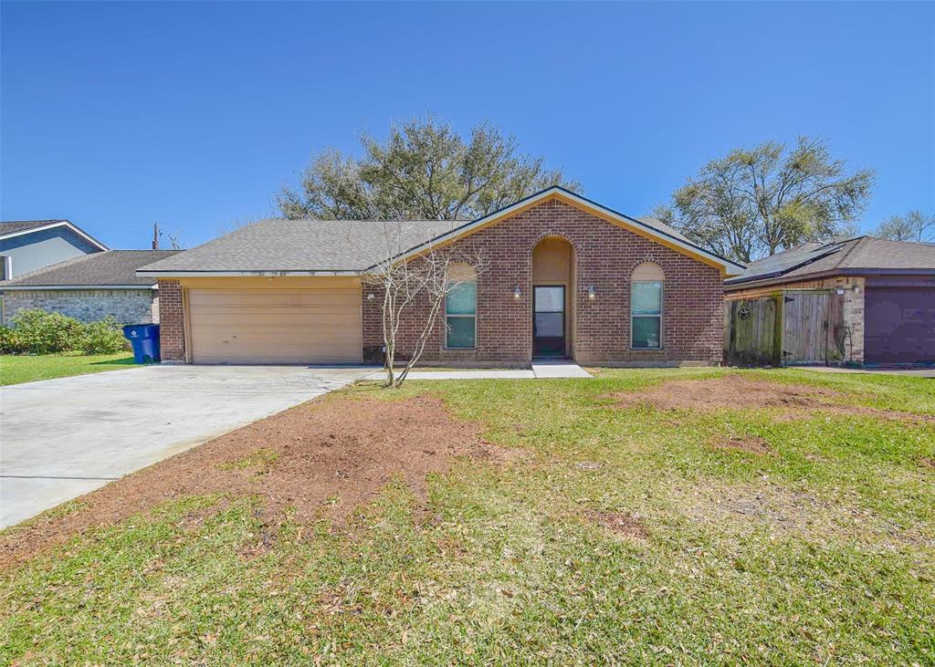 3 Lazybrook Street, Angleton, Texas image 1
