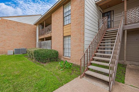 Photo of 9090 S Braeswood Boulevard #43, Houston, TX 77074 (MLS # 36660698)
